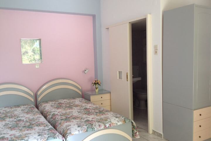 Room 6 of 42