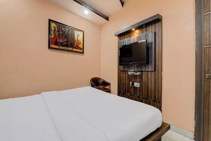Room 8 of 12