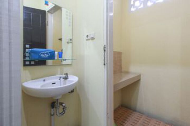 Room 2 of 10