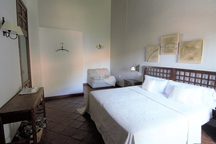 Room 9 of 98
