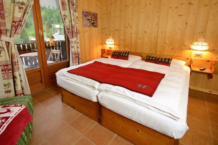 Room 15 of 36