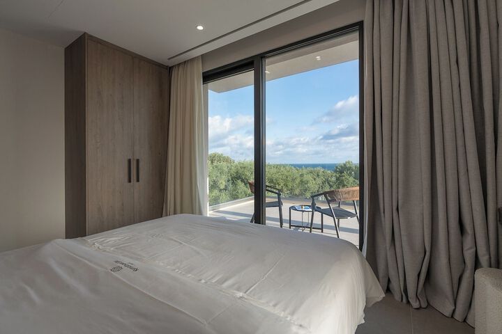 Room 10 of 72