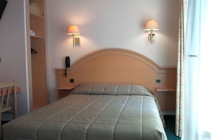 Room 3 of 33