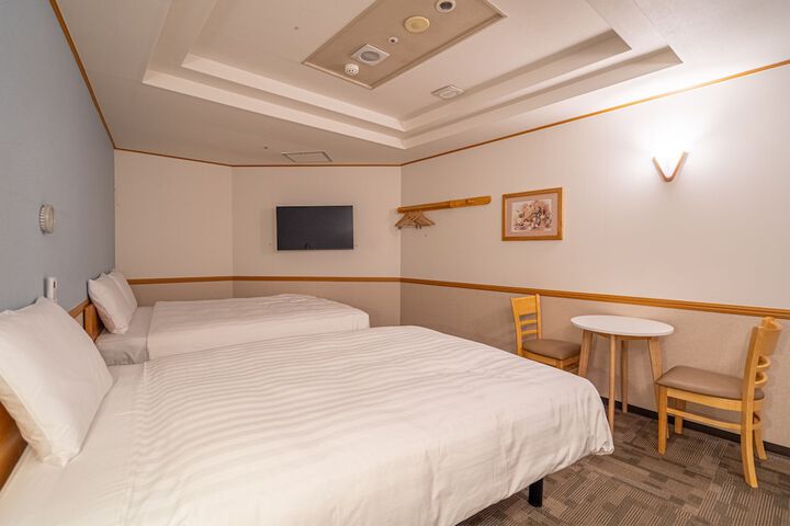 Room 9 of 34