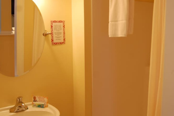 Bathroom sink
