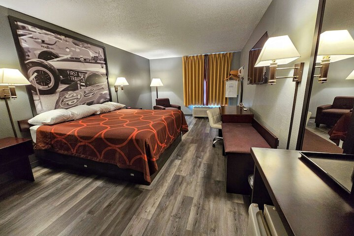 1 King Bed (2 of 5)