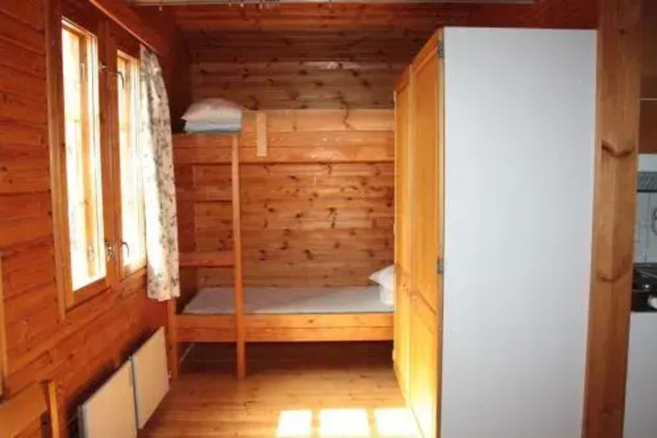 Room 5 of 9
