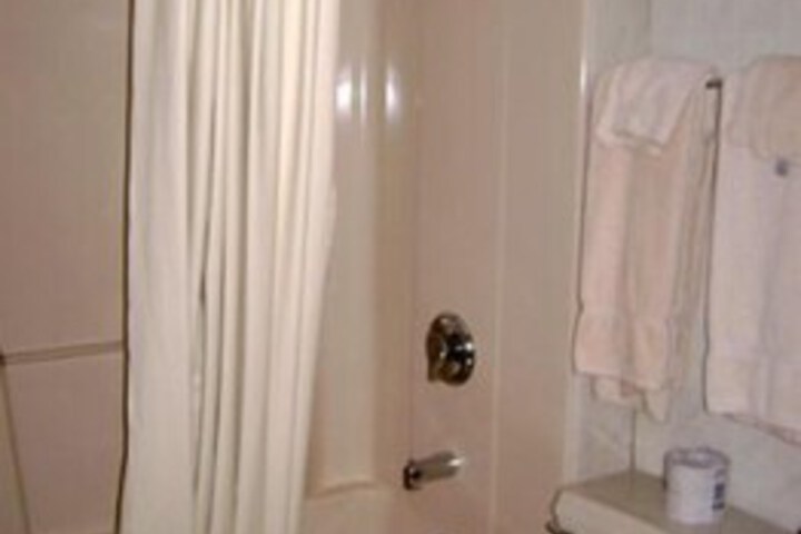 Room 193 of 342