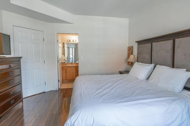 Room 4 of 15