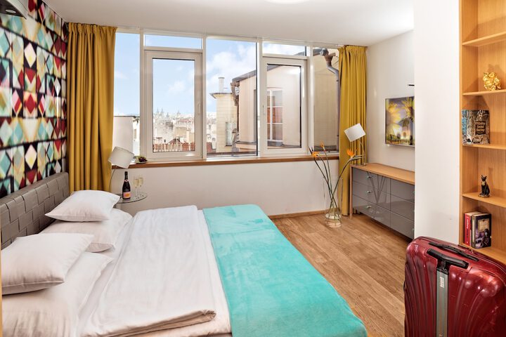 Room 4 of 97