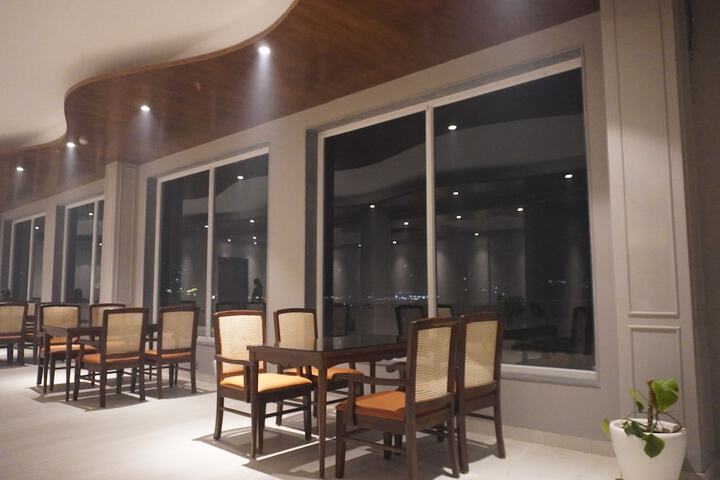 Dining 43 of 72
