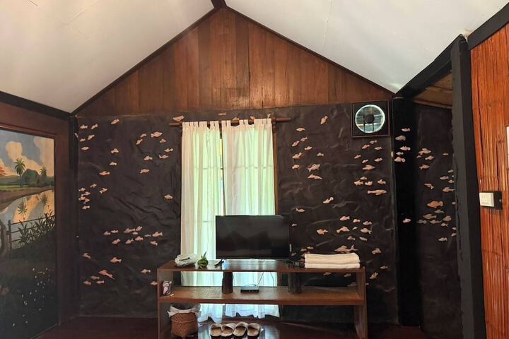 Room 6 of 52