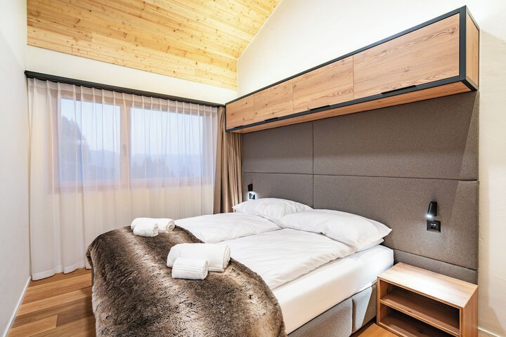 Room 5 of 94