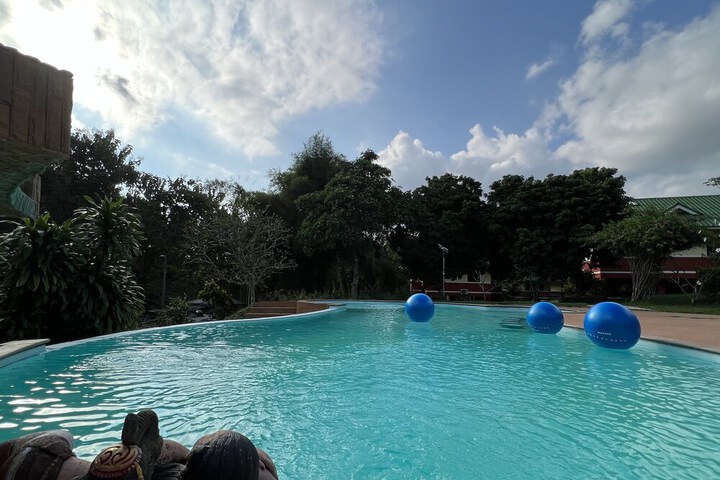 Pool 20 of 44