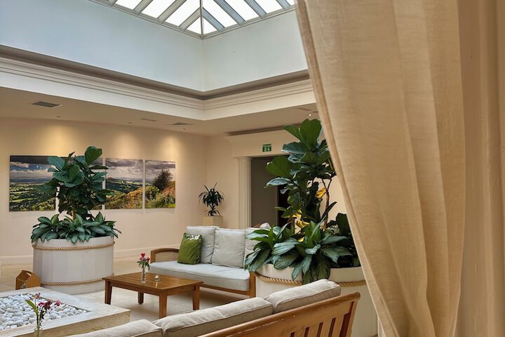 Lounge 54 of 66