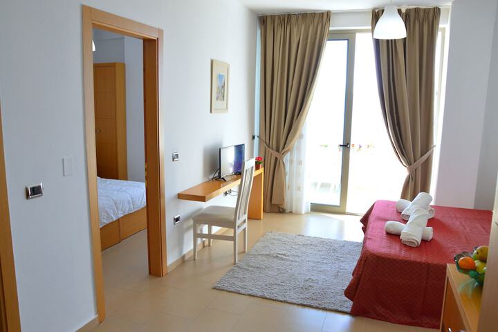 Room 3 of 38