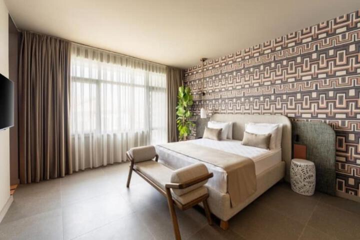 Room 43 of 60