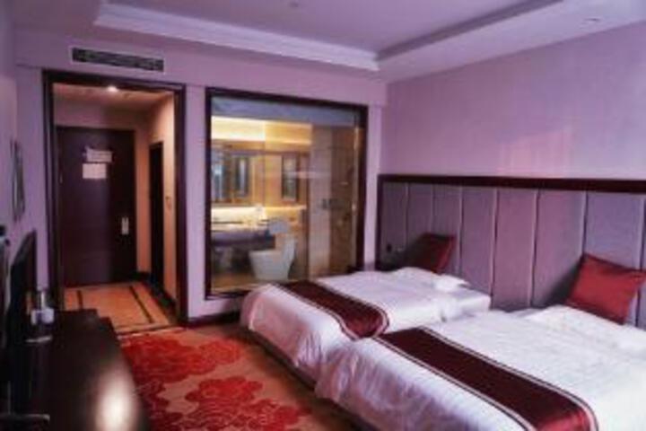 Room 16 of 18