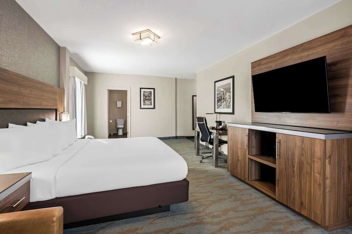 1 King Bed (13 of 29)
