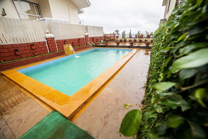 Pool 32 of 39