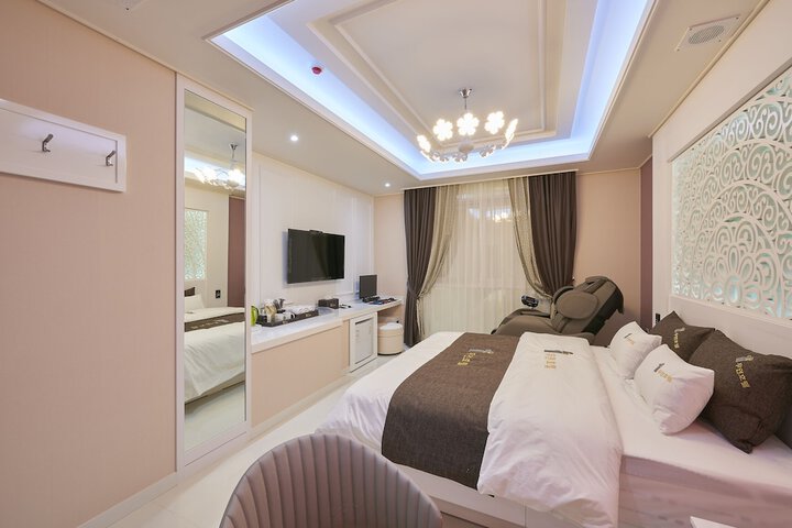 Room 16 of 61