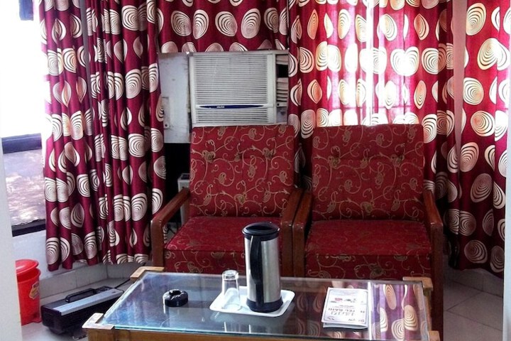Room 4 of 17