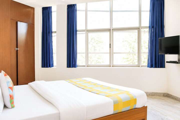 Room 4 of 8
