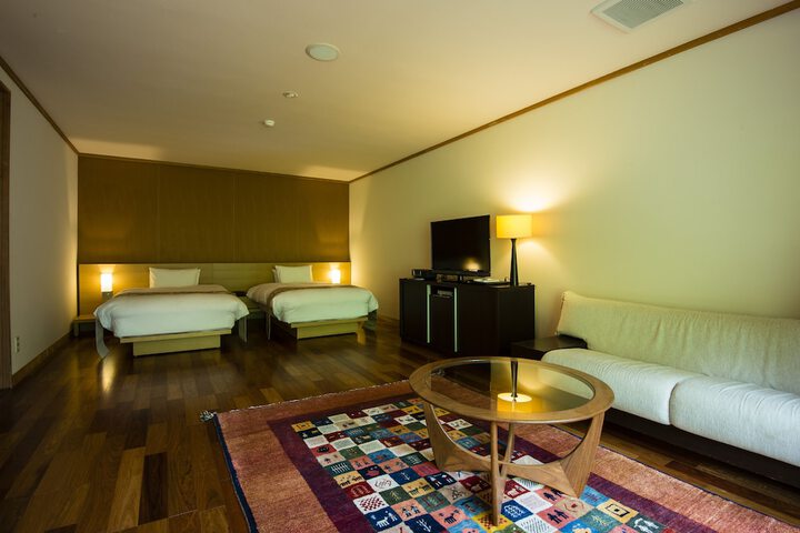 Room 12 of 85