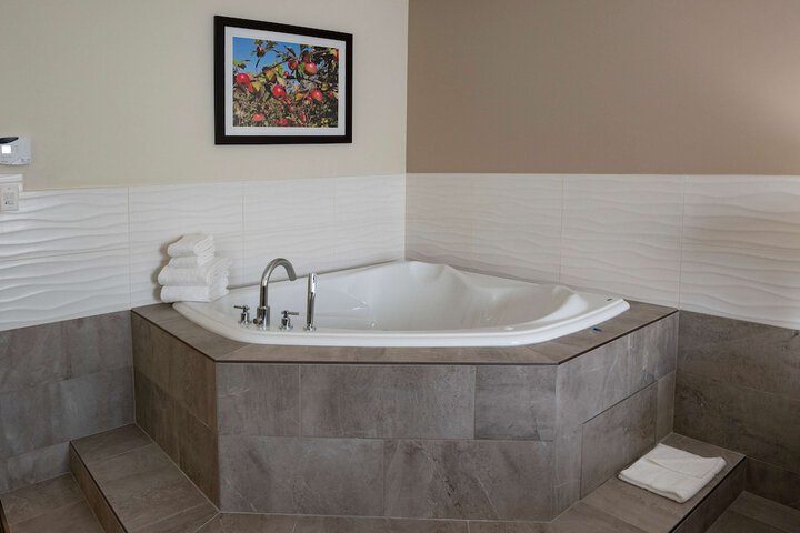 Private spa tub
