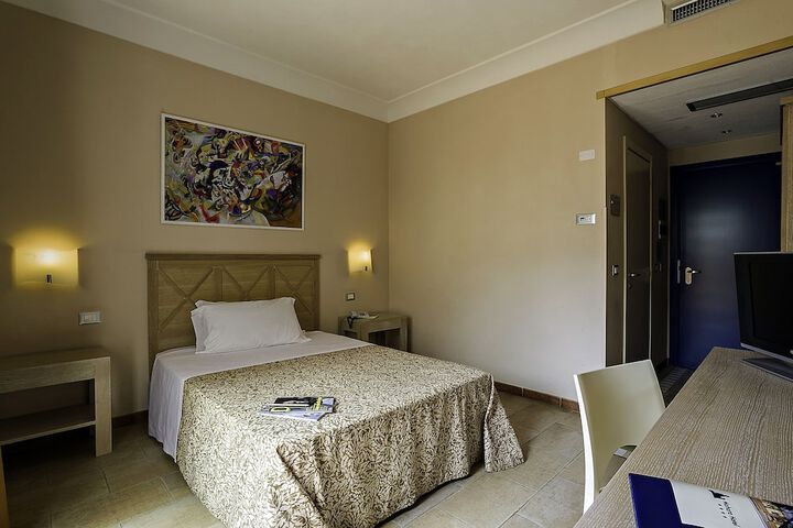 Room 12 of 32