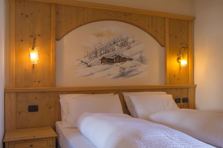 Room 4 of 44