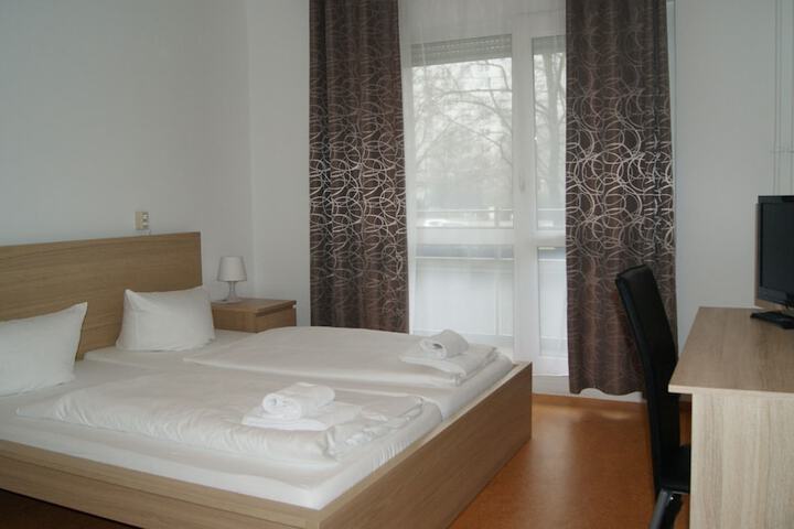 Room 10 of 37