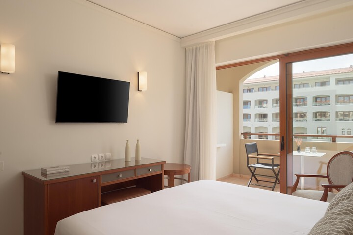 Room 34 of 357