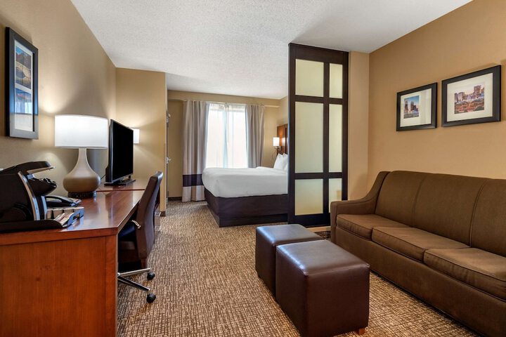 1 King Bed Suite (26 of 30)