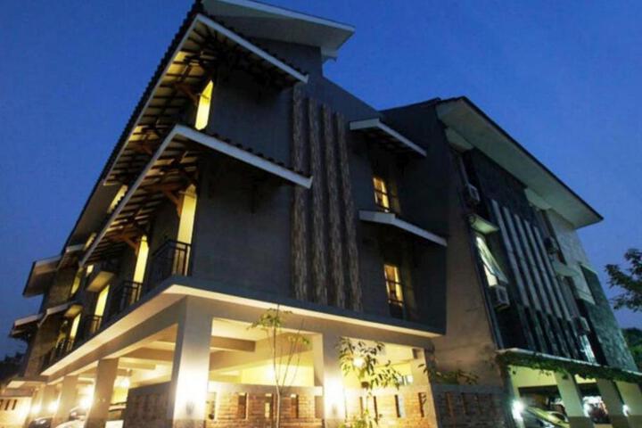 Oasis Studio Hotel Satu