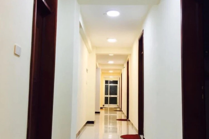 Room 6 of 8