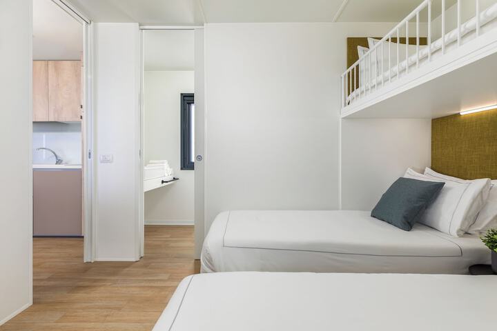Room 17 of 38
