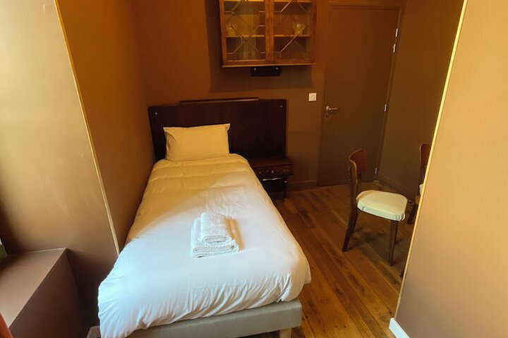 Room 5 of 44