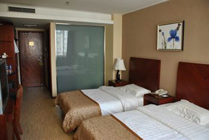Room 8 of 26