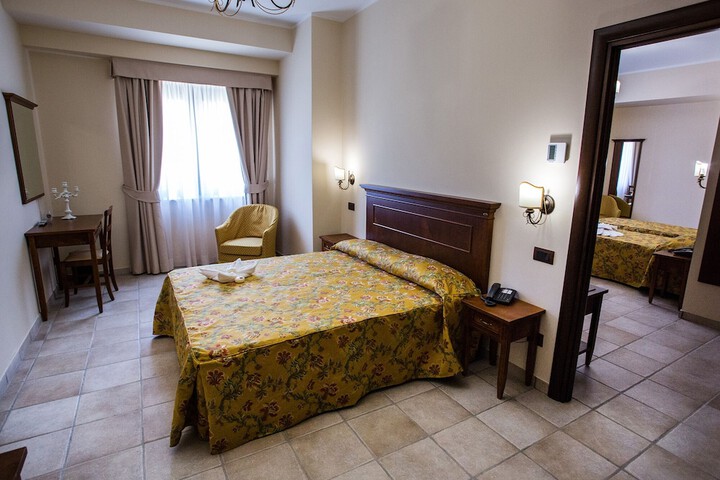 Room 15 of 27