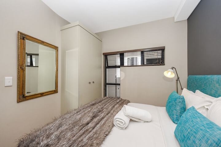 Room 27 of 215