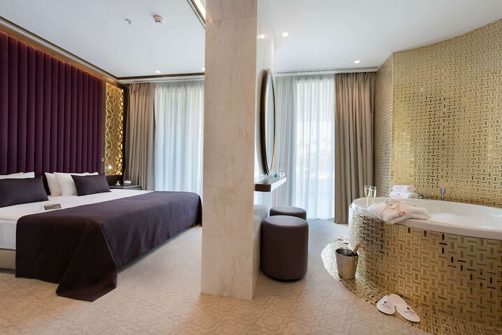 Room 15 of 98