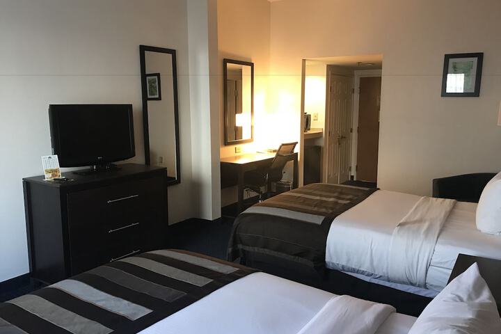 1 King Bed (7 of 8)