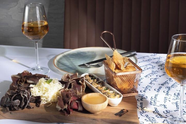 Dining 59 of 72