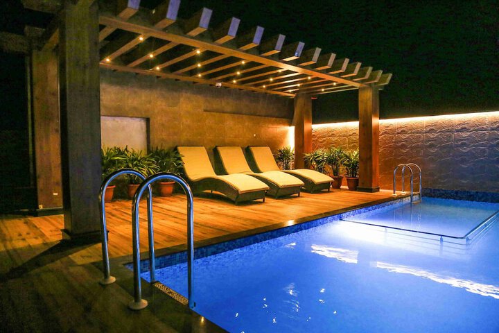 Pool 31 of 39