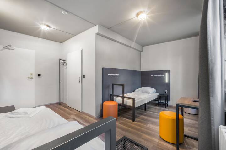 Room 30 of 83