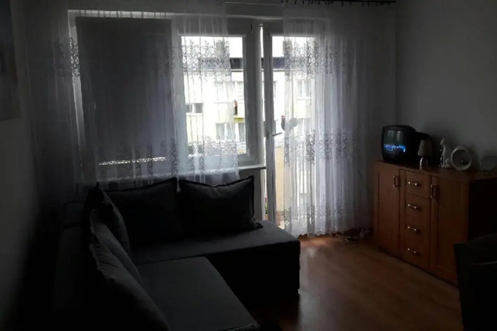 Room 4 of 8