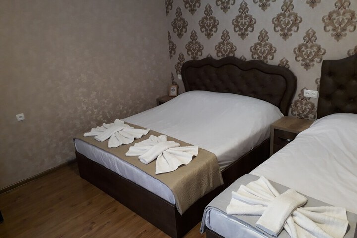 Room 10 of 34