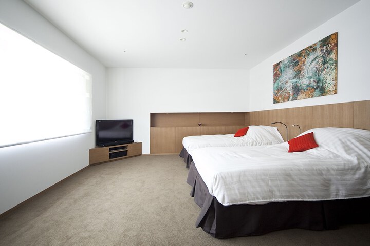 Room 14 of 77