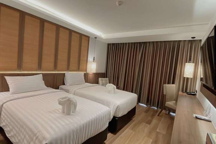 Room 5 of 13